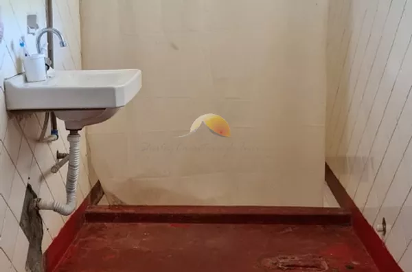 VENDE-SE CASA COMERCIAL COM 2 COMÉRCIOS E 2 KITNETS