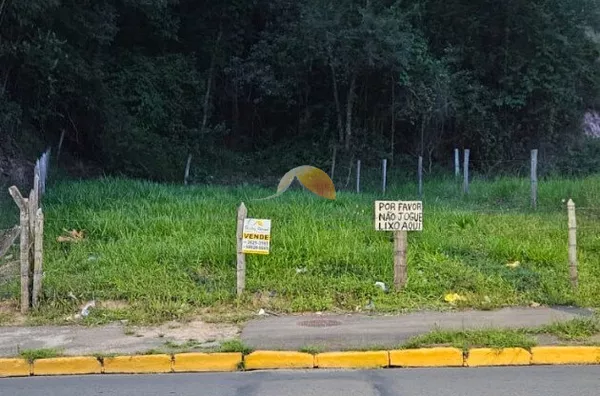 VENDE-SE TERRENO NO REBOURGEON