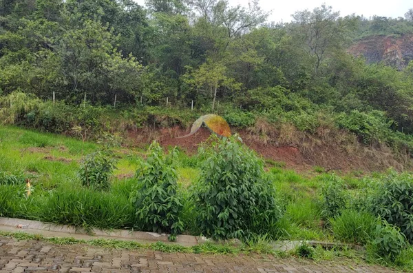 VENDE-SE TERRENO NO VALE DAS HORTÊNSIAS!