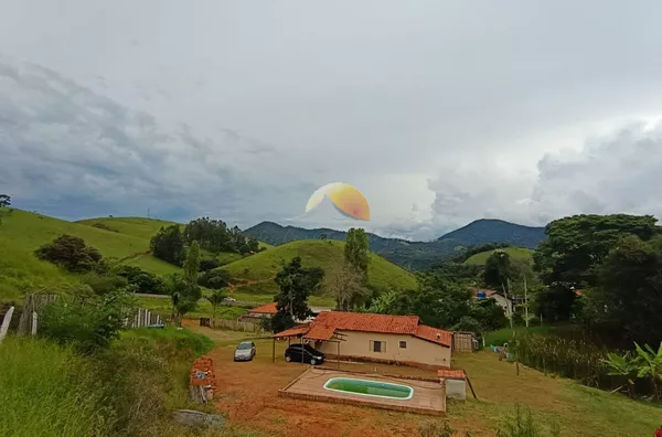 LINDA CHÁCARA PARA VENDA NO BAIRRO PEÕES, ITAJUBÁ-MG.