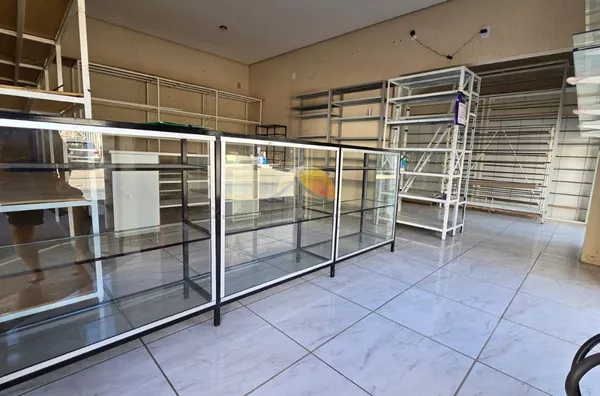 ALUGO PONTO COMERCIAL NO BAIRRO VARGINHA!