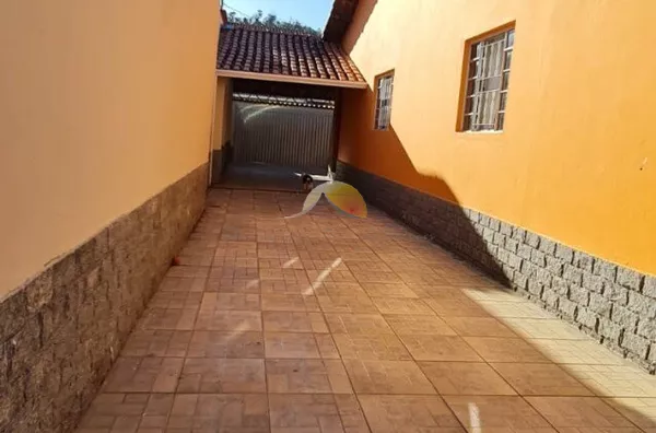 VENDO ÓTIMA CASA NO BAIRRO VARGINHA