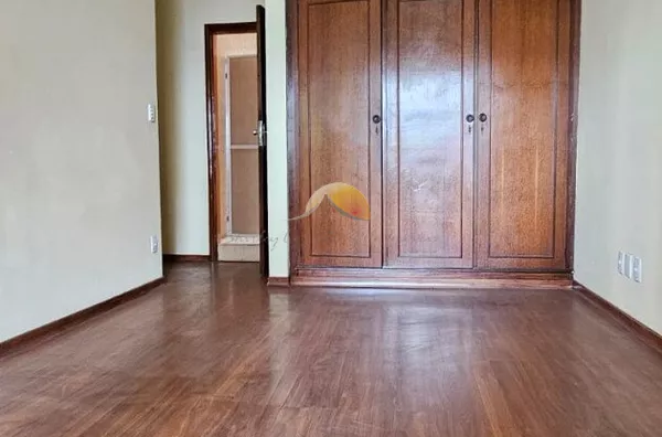 VENDO EXCELENTE CASA NA AVENIDA BPS!