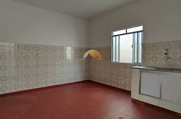 VENDO ÓTIMA CASA  NO BAIRRO PIEDADE!