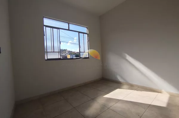 VENDO CASA COM PONTO COMERCIAL NO BAIRRO SANTO ANTONIO 