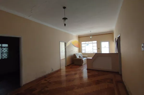 VENDE-SE CASA NO BAIRRO VARGINHA