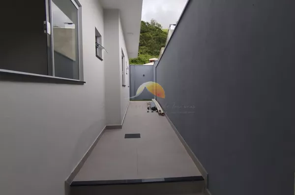 VENDE-SE EXCELENTE CASA NO VALE DAS HORTÊNSIAS