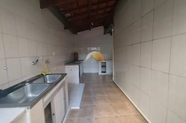 ALUGO, VENDO OU TROCO ÓTIMA CASA NO BAIRRO VARGINHA! - Foto 10