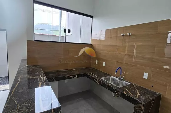 VENDO EXCELENTE CASA NO BAIRRO JARDIM CALIFORNIA