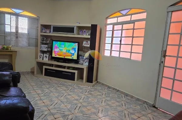 VENDO ÓTIMA CASA NO BAIRRO NOSSA SENHORA DE FÁTIMA!