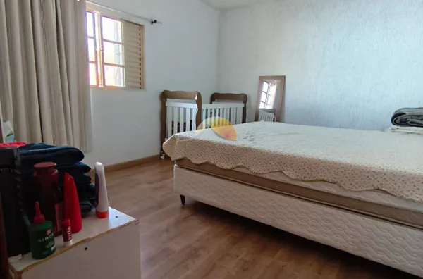 VENDO ÓTIMA CASA NO BAIRRO REBOURGEON