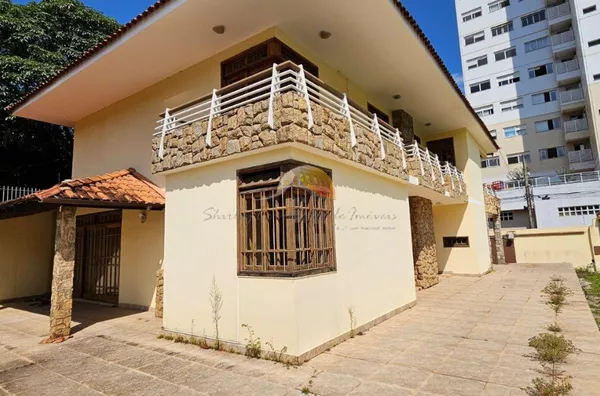 VENDO OU ALUGO EXCELENTE CASA NO CENTRO DE ITAJUBÁ!
