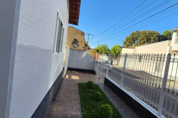 VENDO EXCELENTE CASA NO BAIRRO VARGINHA!