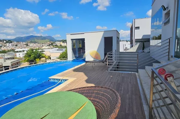 VENDO EXCELENTE CASA NO BAIRRO PINHEIRINHO!