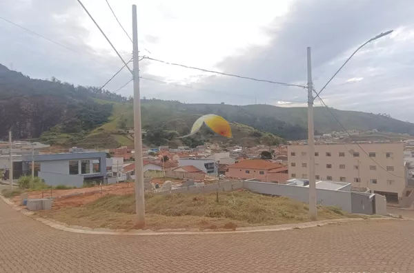 TERRENO A VENDA NO LOTEAMENTO VALE DAS HORTENCIAS EM ITAJUBÁ/MG