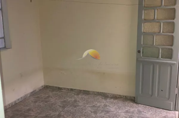 VENDO ÓTIMA CASA COM PONTO COMERCIAL NA RUA NOVA!
