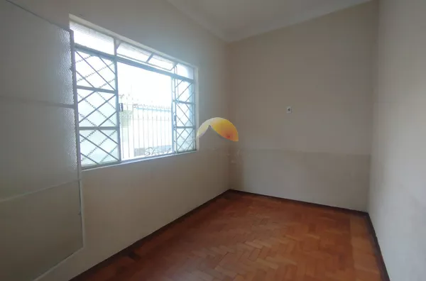 VENDE-SE CASA NO BAIRRO VARGINHA