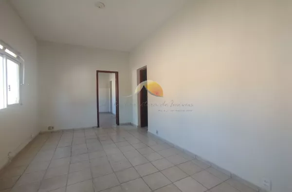 ALUGA-SE CASA NO CENTRO DE ITAJUBÁ