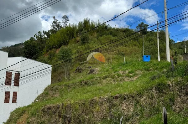 VENDO ÓTIMO TERRENO NO BAIRRO NOSSA SENHORA DE FÁTIMA 