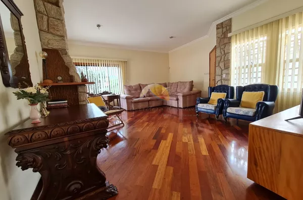 VENDO BELA CASA NO CENTRO DE ITAJUBÁ!