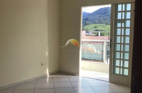 ALUGO ÓTIMO APARTAMENTO NO BAIRRO VARGINHA!