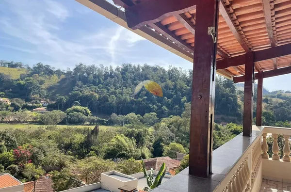 VENDO EXCELENTE CASA NO CENTRO DE BRAZOPOLIS!