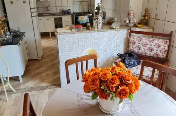 VENDE-SE EXCELENTE CASA NO BAIRRO SANTA ROSA