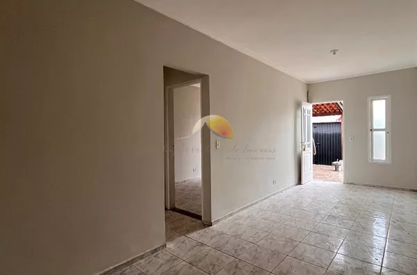 ALUGO ÓTIMA CASA NO BAIRRO SANTA ROSA!