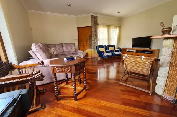 VENDO BELA CASA NO CENTRO DE ITAJUBÁ!