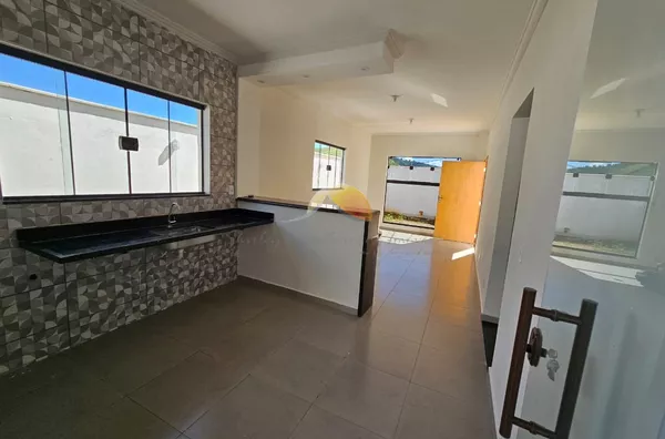 VENDE-SE EXCELENTE CASA NO JARDIM CALIFÓRNIA PRONTINHA PARA FINANCIAR.