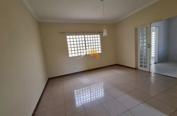 VENDO ÓTIMA CASA NO BAIRRO SÃO VICENTE