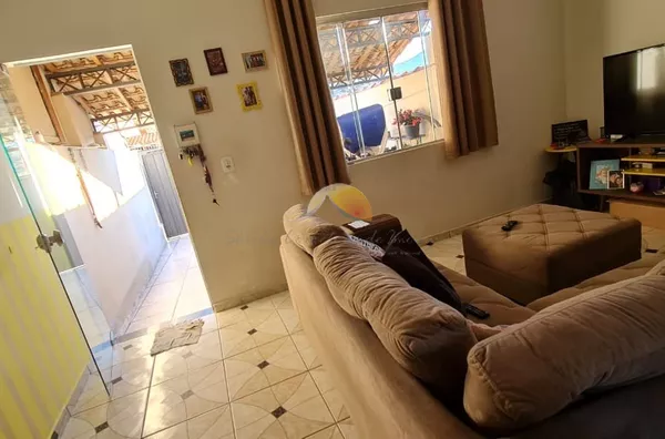 VENDE-SE CASA NO BAIRRO SANTA TEREZINHA