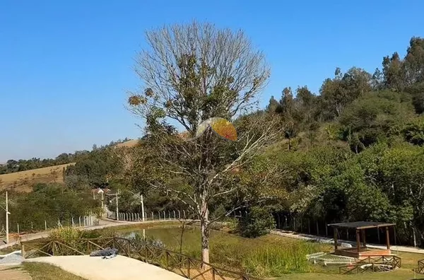 VENDO EXCELENTE TERRENO NO CONDOMÍNIO OLHOS D’ÁGUA