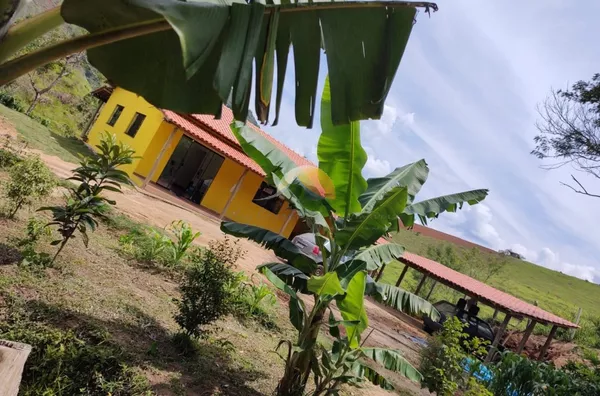 VENDO ÓTIMA CHÁCARA NO BAIRRO ÁGUA LIMPA