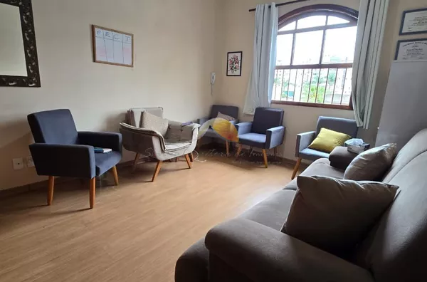 VENDO EXCELENTE CASA NO CENTRO DE ITAJUBÁ!