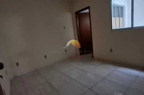 ALUGA-SE ÓTIMA CASA NO CENTRO!