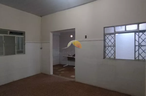 VENDE-SE CASA NO BAIRRO VARGINHA