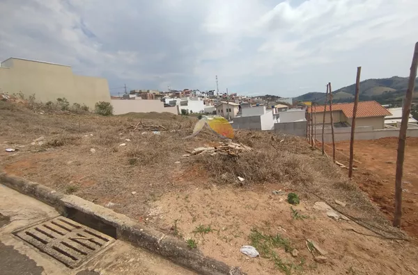 VENDO TERRENO NO BAIRRO COLINA VERDE 