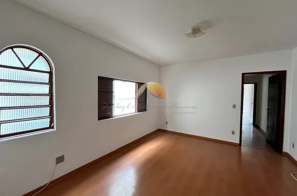 VENDO OU ALUGO EXCELENTE APARTAMENTO NO BAIRRO VARGINHA!