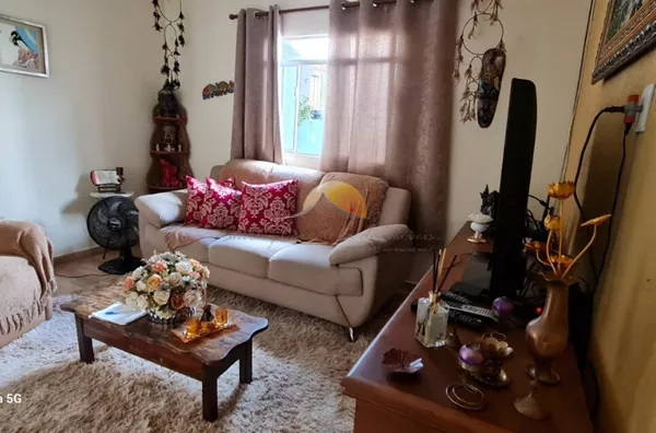 VENDE-SE EXCELENTE CASA NO BAIRRO SANTA ROSA