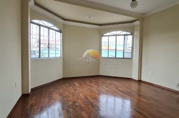 VENDO ÓTIMA CASA NO BAIRRO MEDICINA