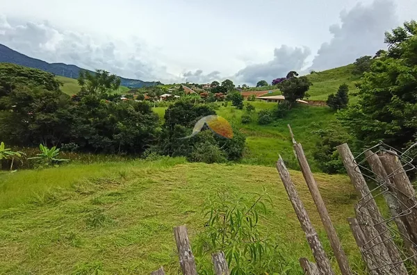 LINDA CHÁCARA PARA VENDA NO BAIRRO PEÕES, ITAJUBÁ-MG.