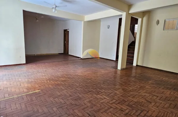VENDO EXCELENTE CASA NA AVENIDA BPS!