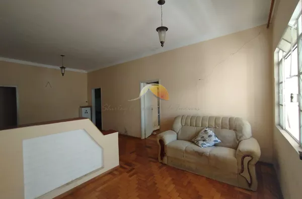 VENDE-SE CASA NO BAIRRO VARGINHA