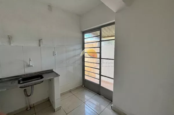 ALUGA-SE KITNET NO BAIRRO CRUZEIRO