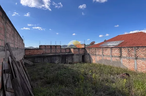 VENDE-SE TERRENO NO BAIRRO MEDICINA!