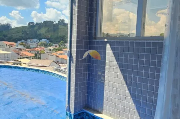 VENDO EXCELENTE CASA NO BAIRRO PINHEIRINHO!