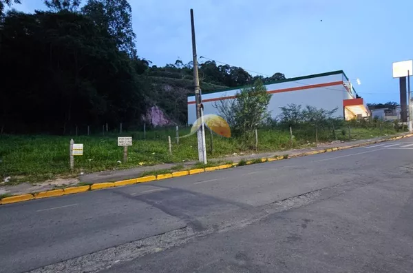 VENDE-SE TERRENO NO REBOURGEON