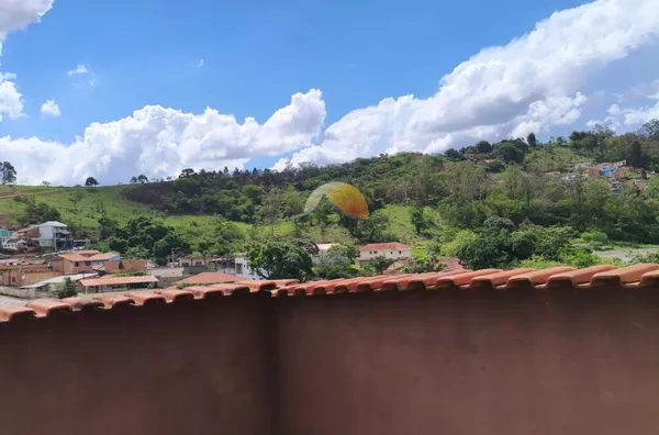 ALUGA-SE CASA NO BAIRRO VILA PODDIS!