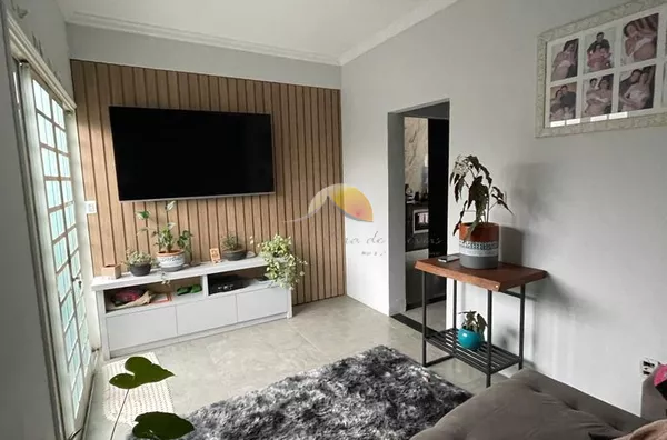 VENDO ÓTIMA CASA NO BAIRRO VARGINHA